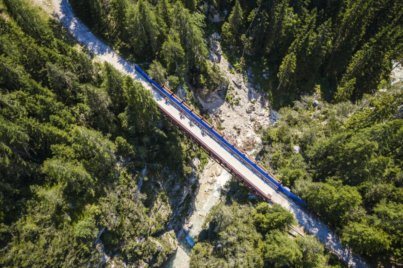 Brücke in den Dolomiten Italien