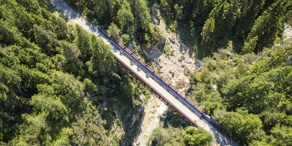 Brücke in den italienischen Dolomiten