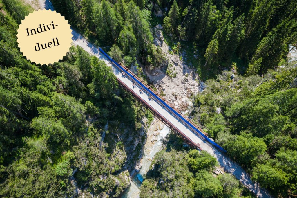 Brücke in den Dolomiten Italien