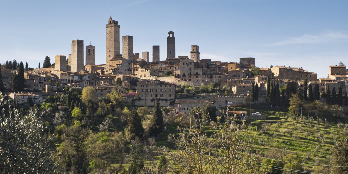 Blick auf die Altstadt von San Gimignano Toskana Italien mit seinen mittelalterlichen Türmen